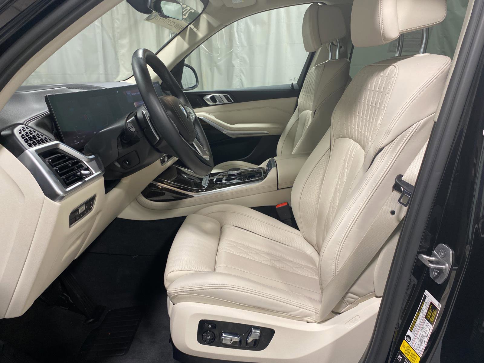 Certified 2023 BMW X7 xDrive40i w/ Climate Comfort Package image 19
