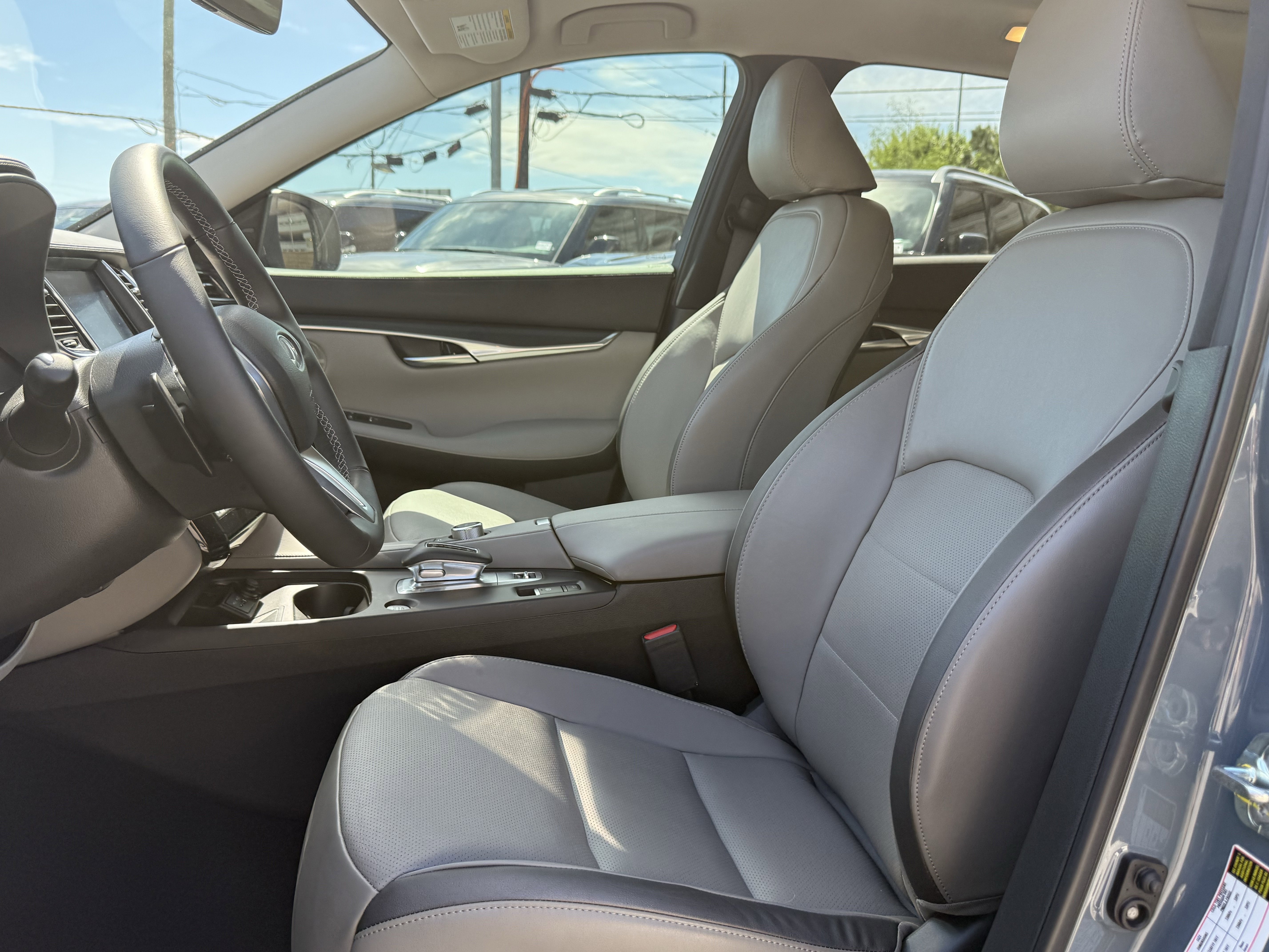 Certified 2025 INFINITI QX50 Luxe w/ Accent Package image 13