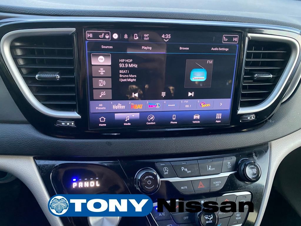 Used 2024 Chrysler Pacifica Touring-L image 34