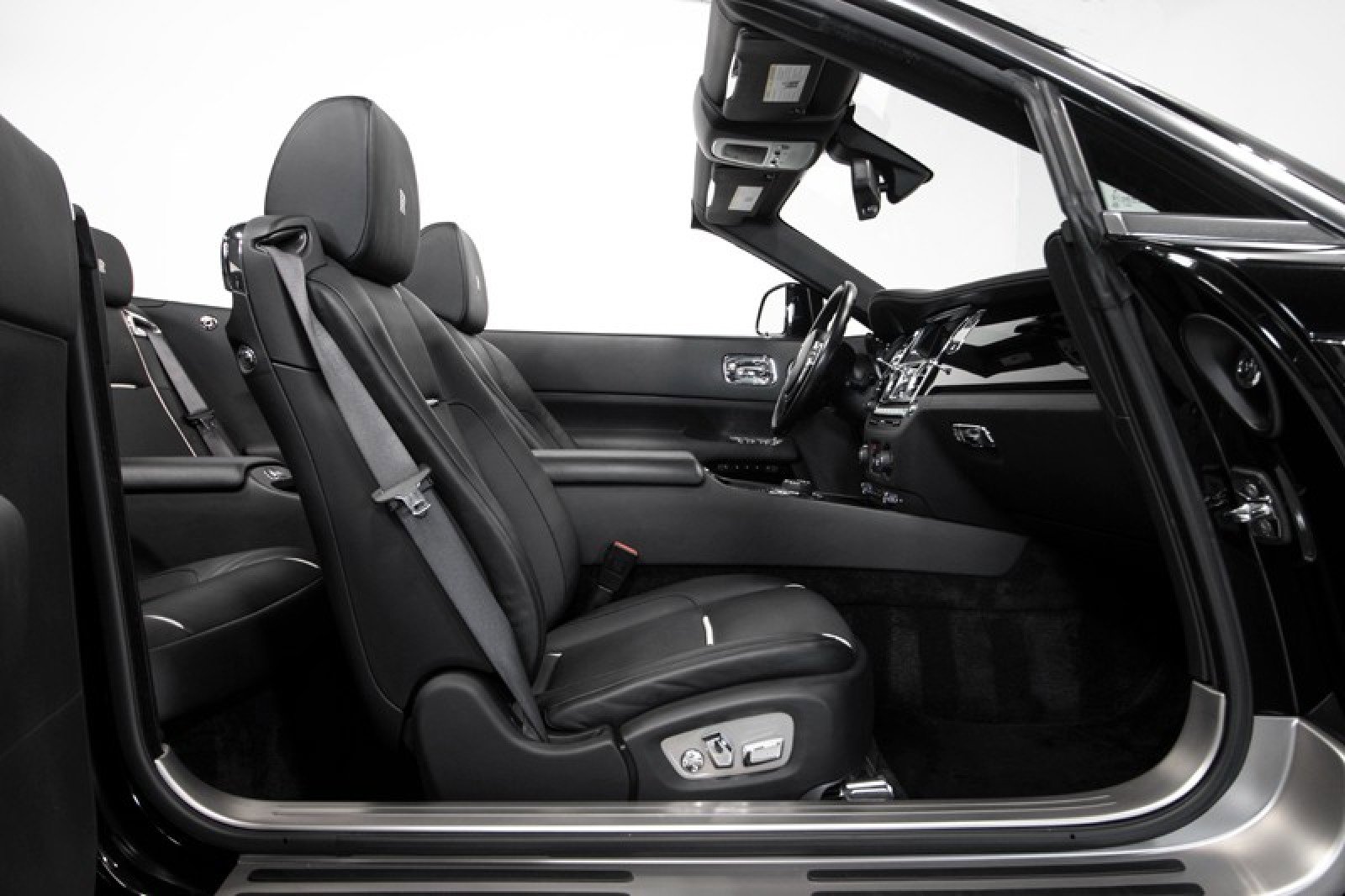 Used 2018 Rolls-Royce Dawn image 45