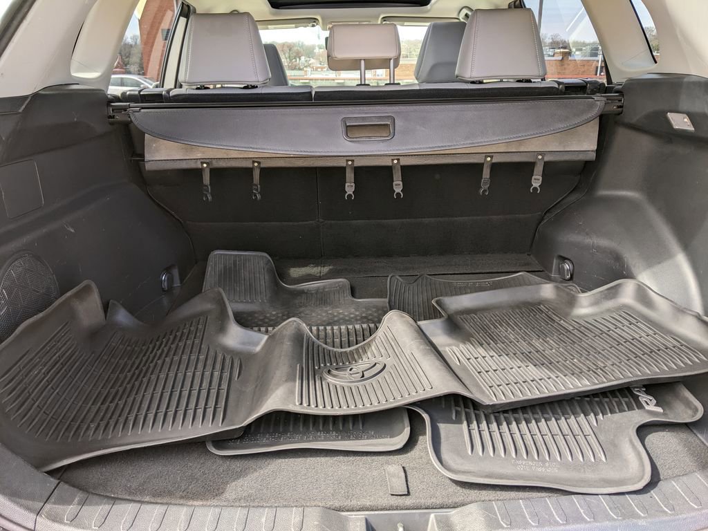 Used 2019 Toyota RAV4 Limited w/ Advanced Technology Package image 28