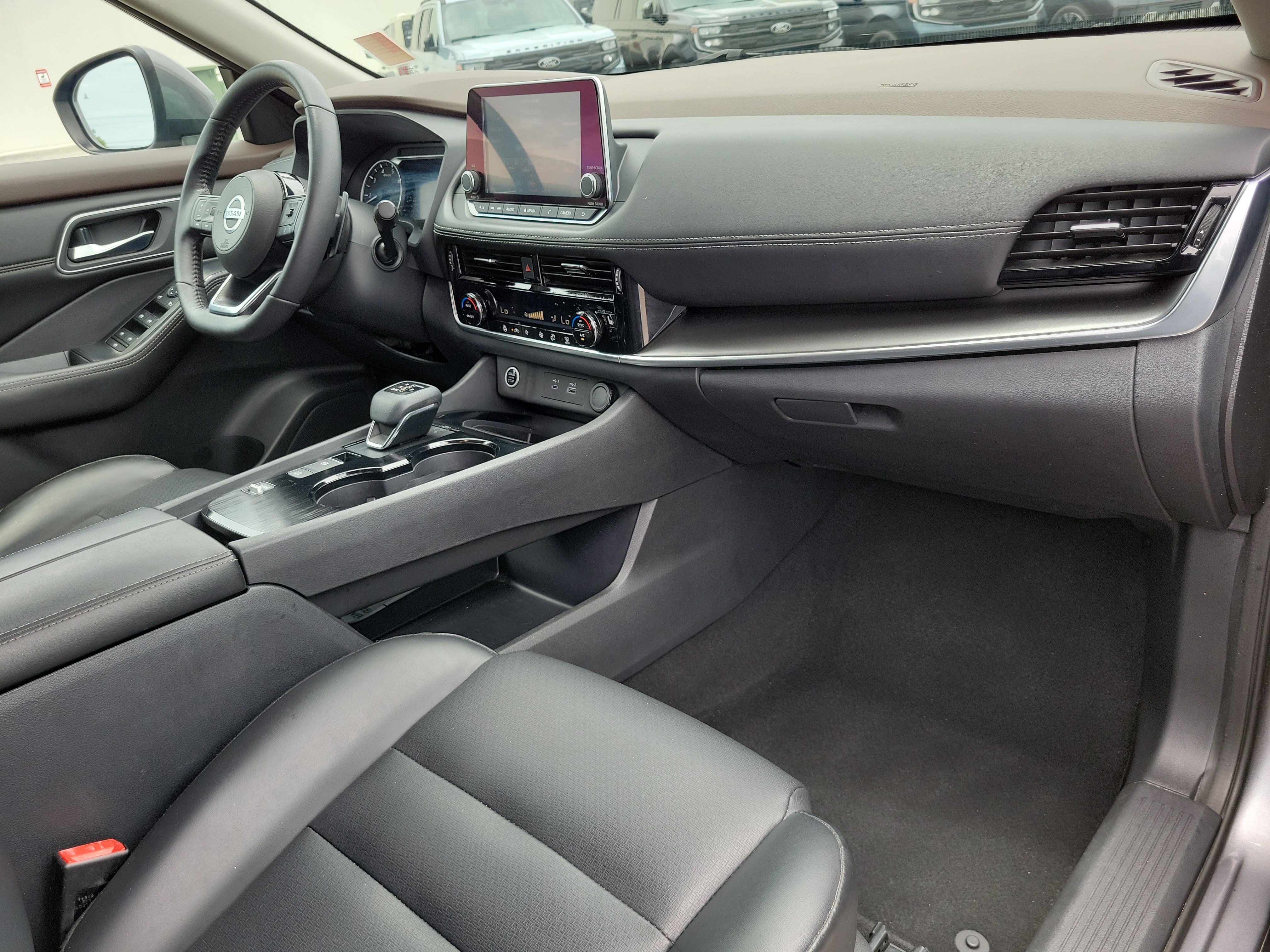 Used 2021 Nissan Rogue SV w/ Premium Package FWD image 19