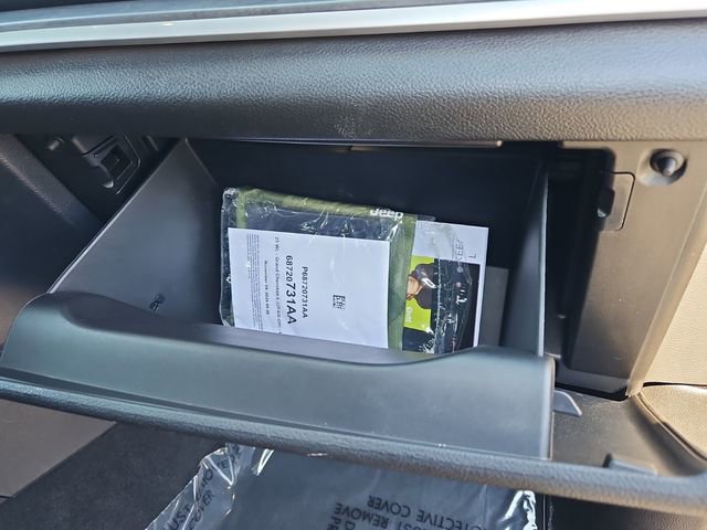 Used 2025 Jeep Grand Cherokee Limited image 20