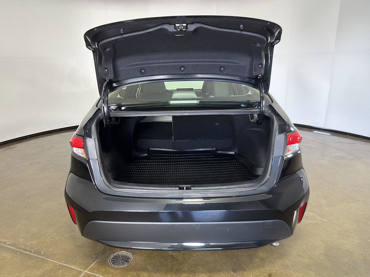 Used 2020 Toyota Corolla LE w/ LE Convenience Package FWD image 15