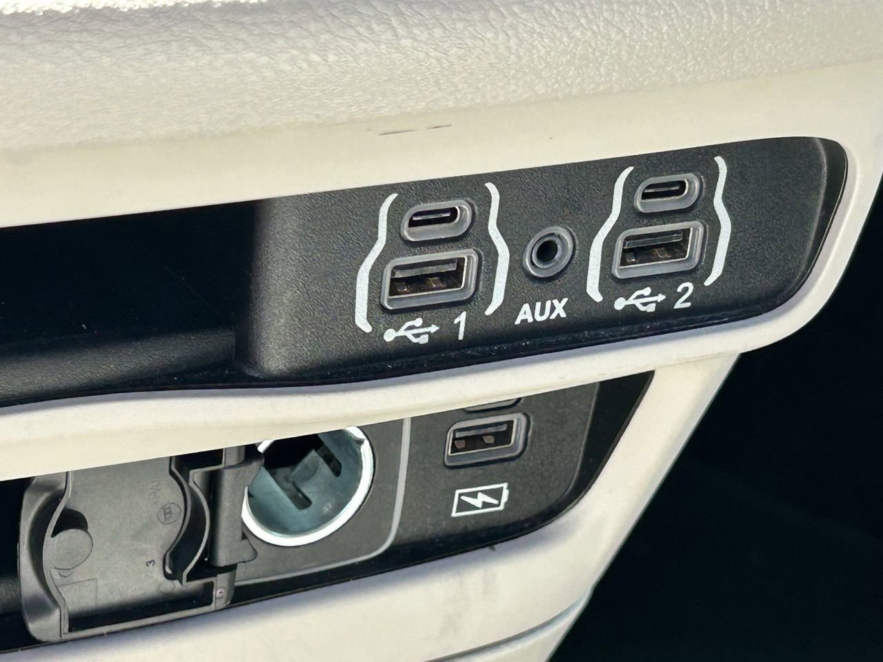 Used 2022 Chrysler Pacifica Touring-L FWD image 6