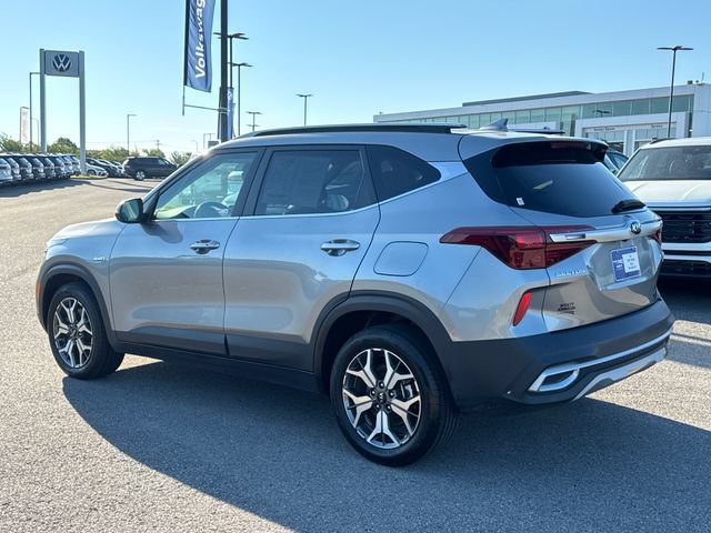 Used 2021 Kia Seltos EX AWD/4WD image 3