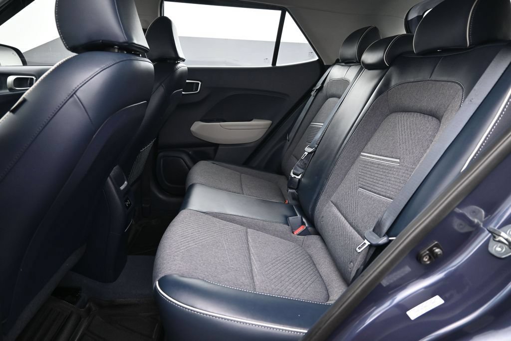 Certified 2024 Hyundai Venue Limited FWD image 11