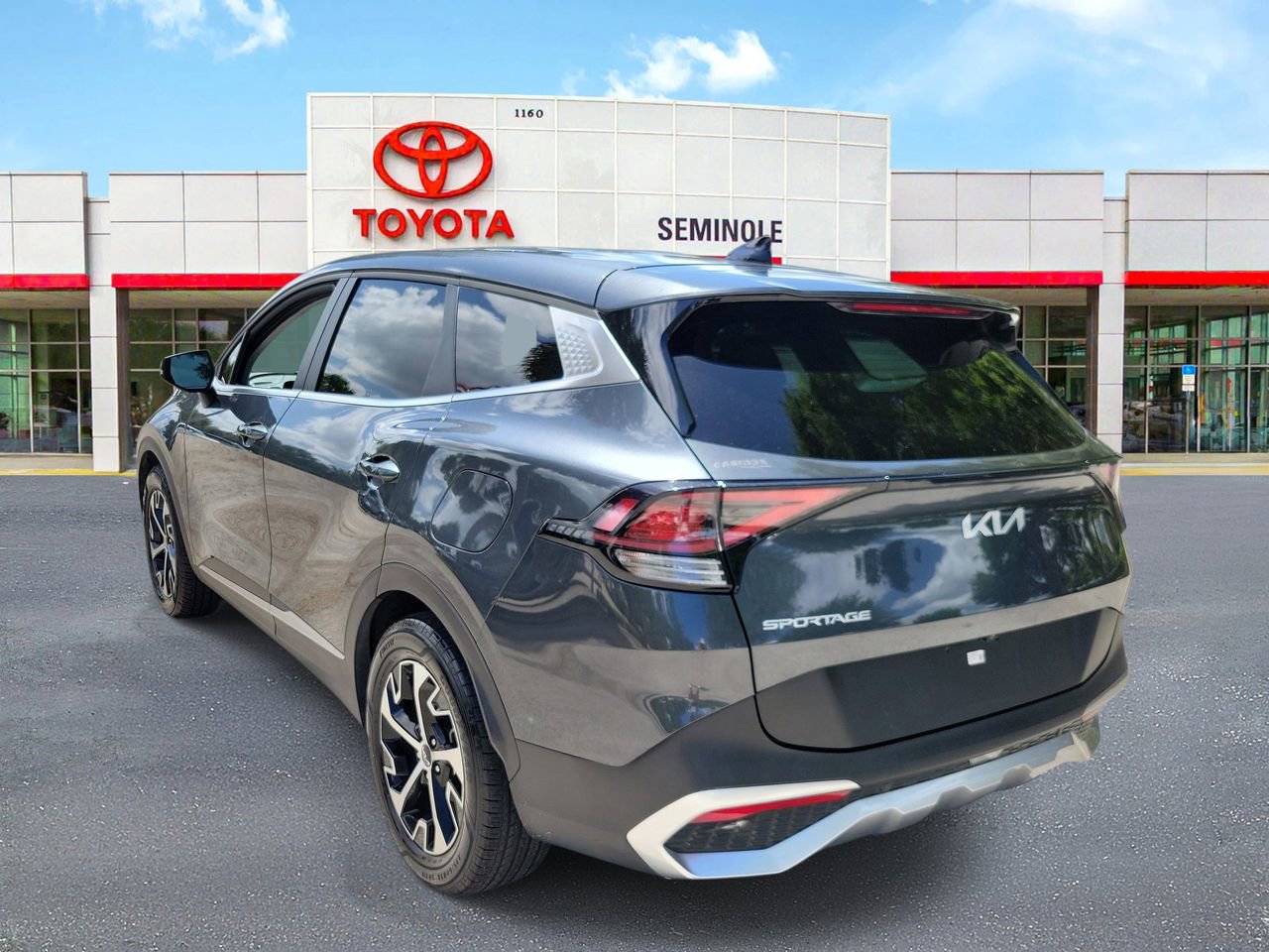 Used 2024 Kia Sportage EX image 4