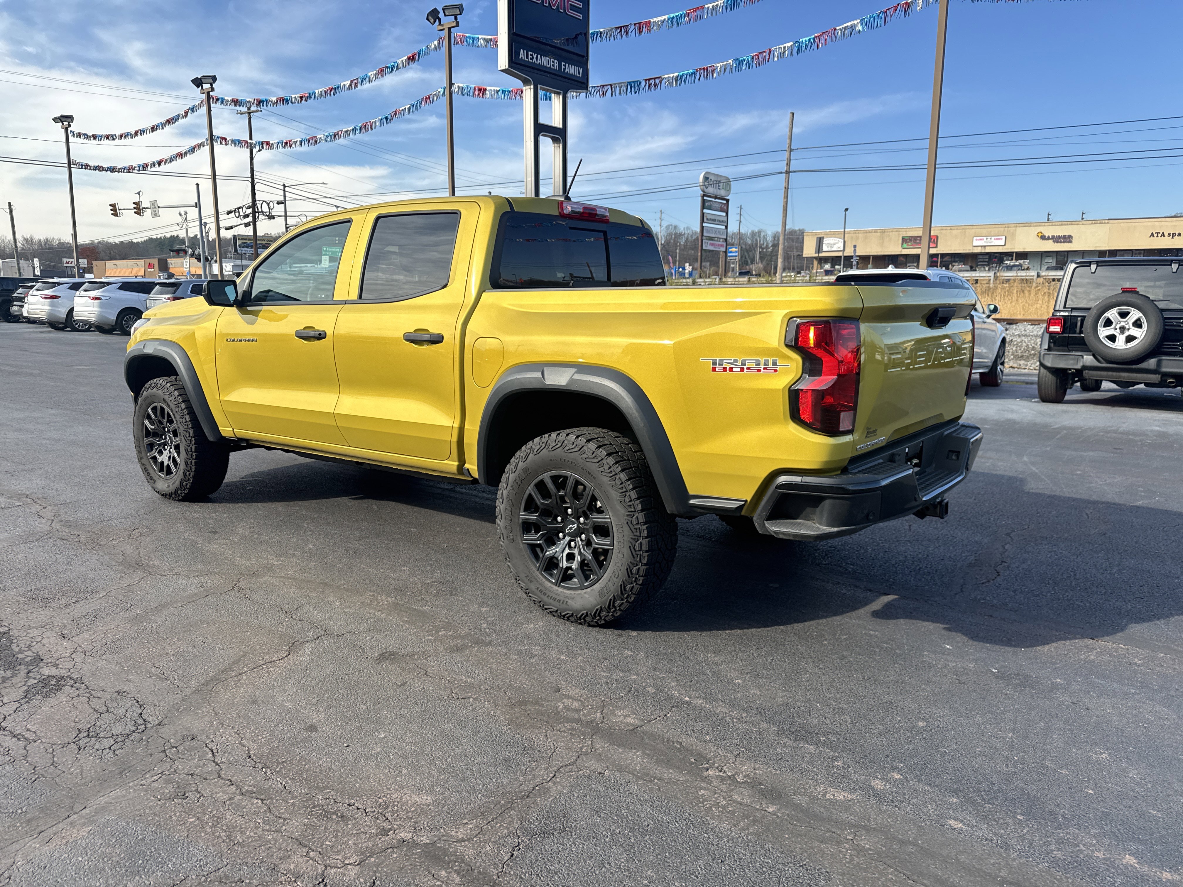 Used 2023 Chevrolet Colorado Trail Boss w/ Technology Package image 6