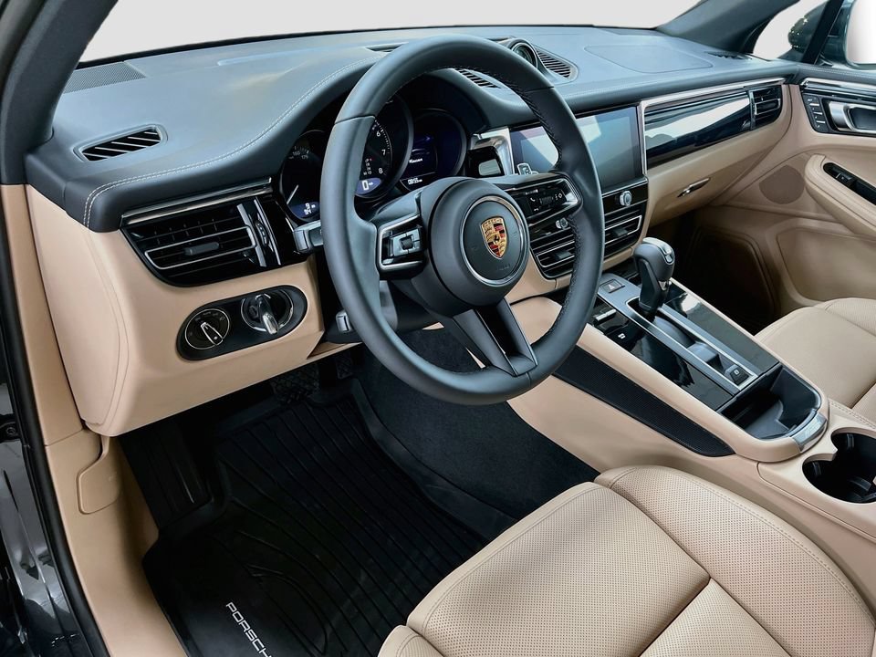 New 2026 Porsche Macan AWD/4WD image 4