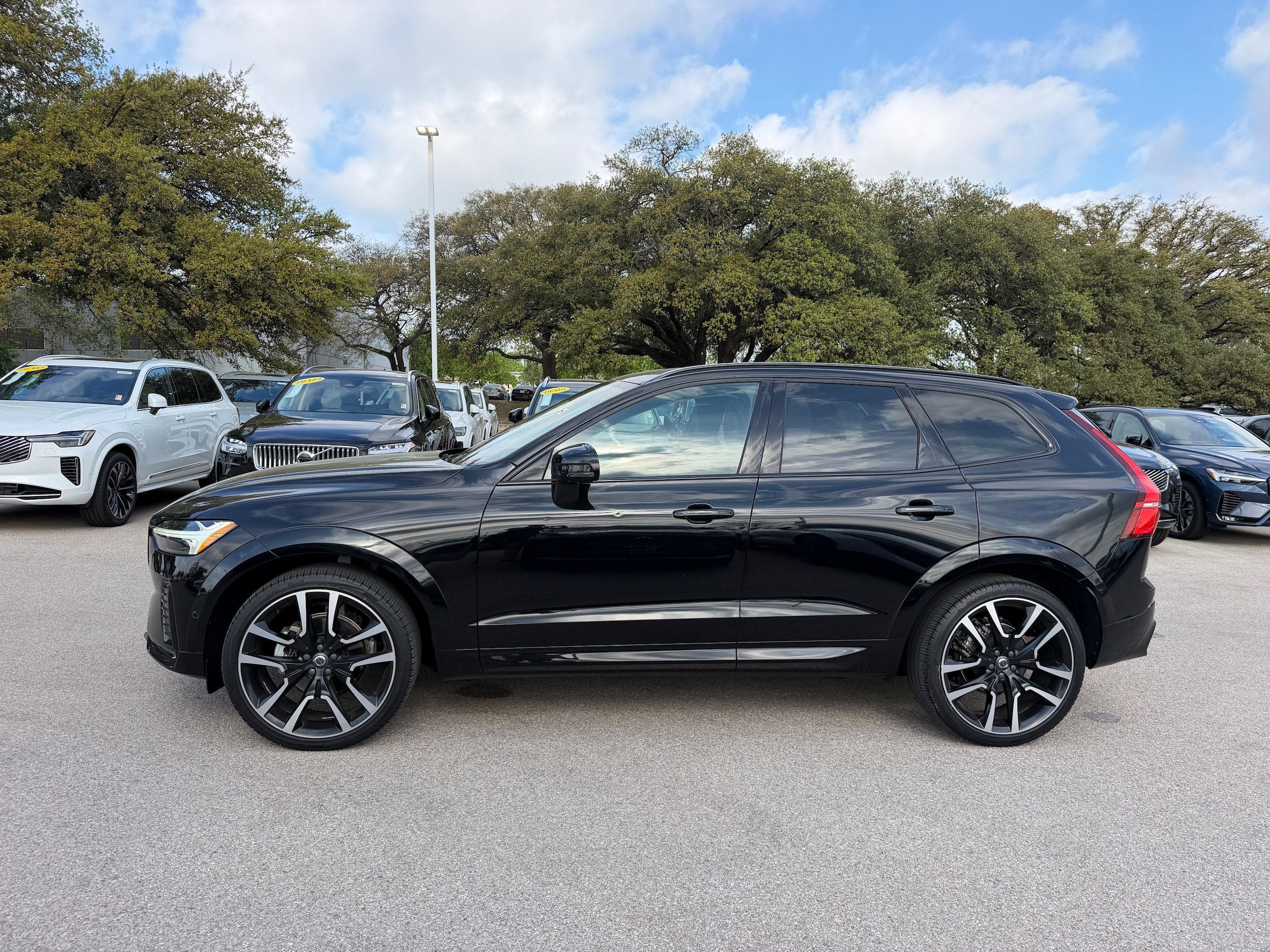 Certified 2024 Volvo XC60 B5 Ultimate image 3