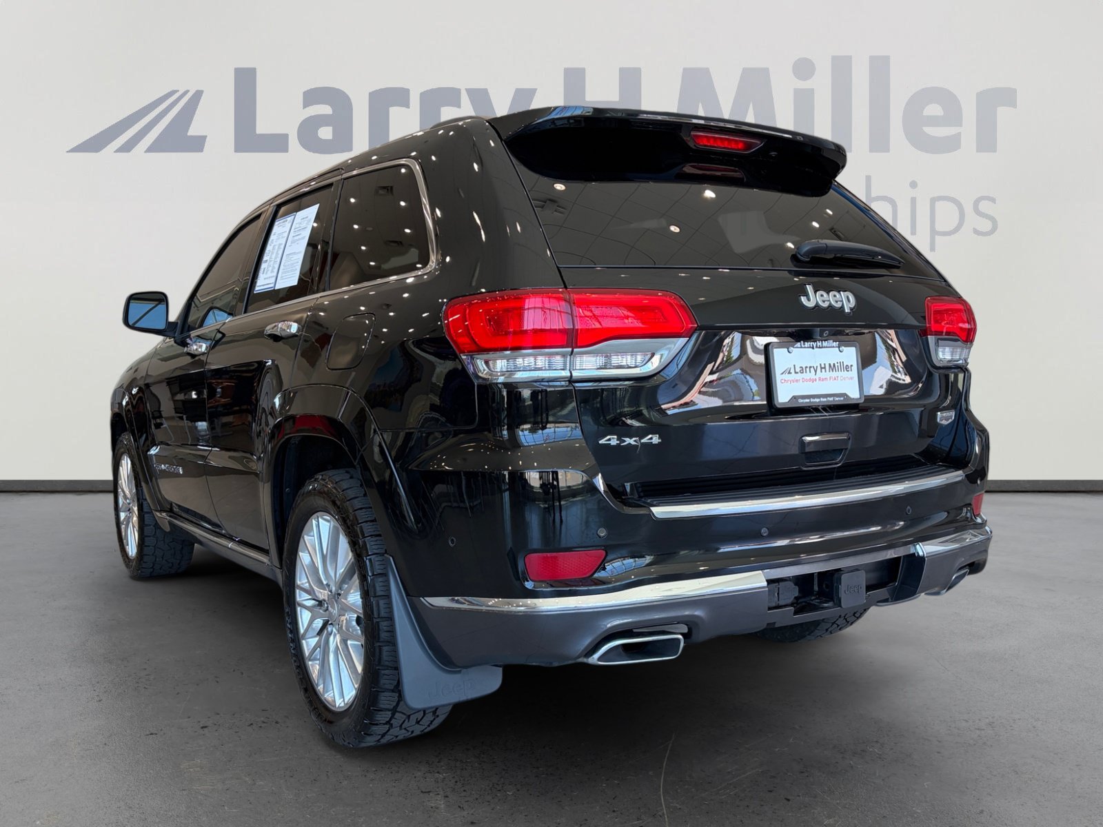 Used 2018 Jeep Grand Cherokee Summit AWD/4WD image 3