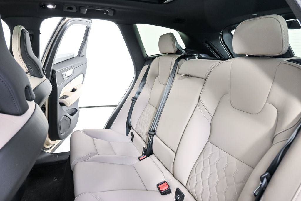 New 2026 Volvo XC60 B5 Plus w/ Protection Package Premier AWD/4WD image 20