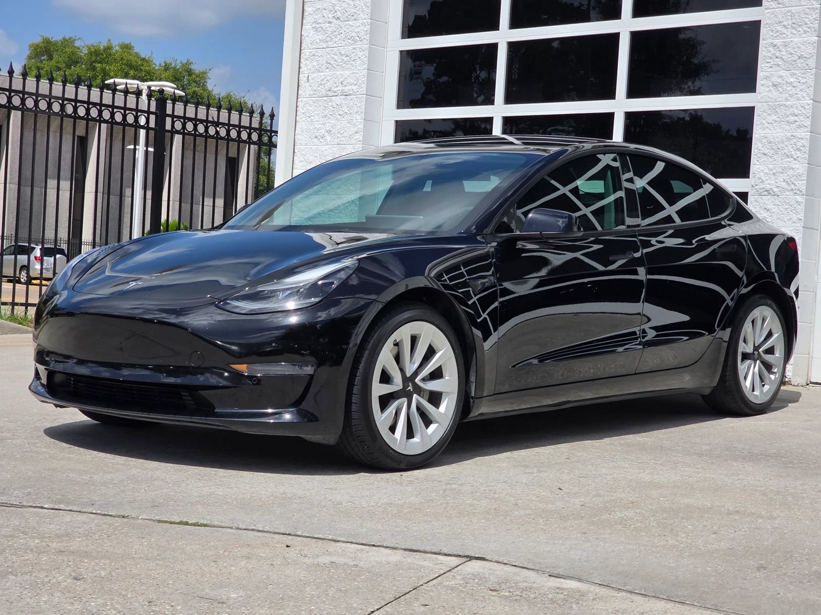 Used 2022 Tesla Model 3 Long Range AWD/4WD image 9