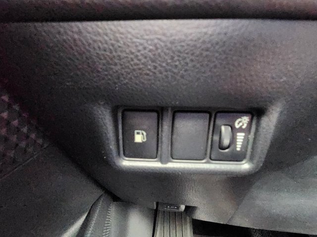 Used 2021 Toyota C-HR XLE image 27