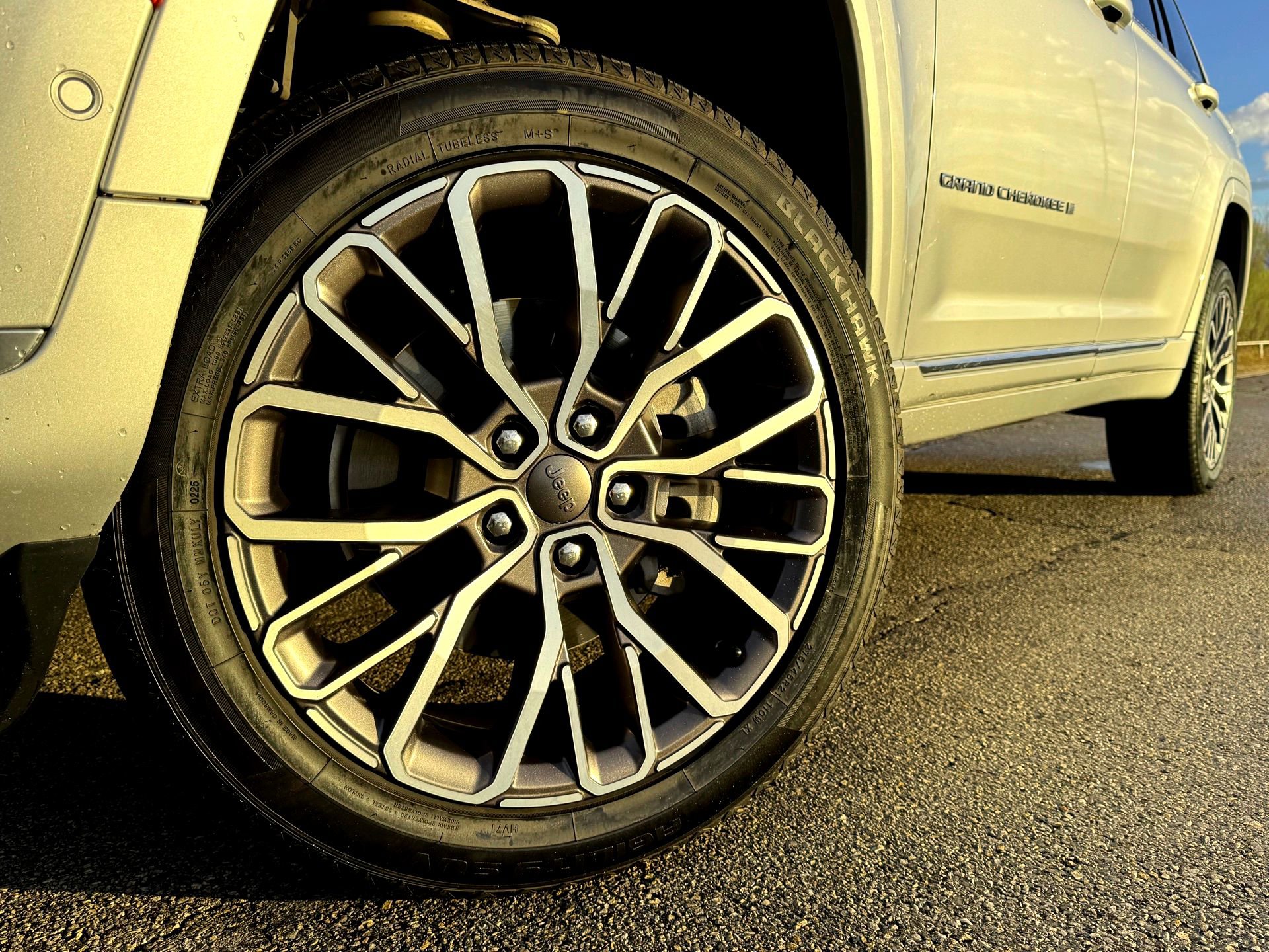 Used 2021 Jeep Grand Cherokee L Summit image 2