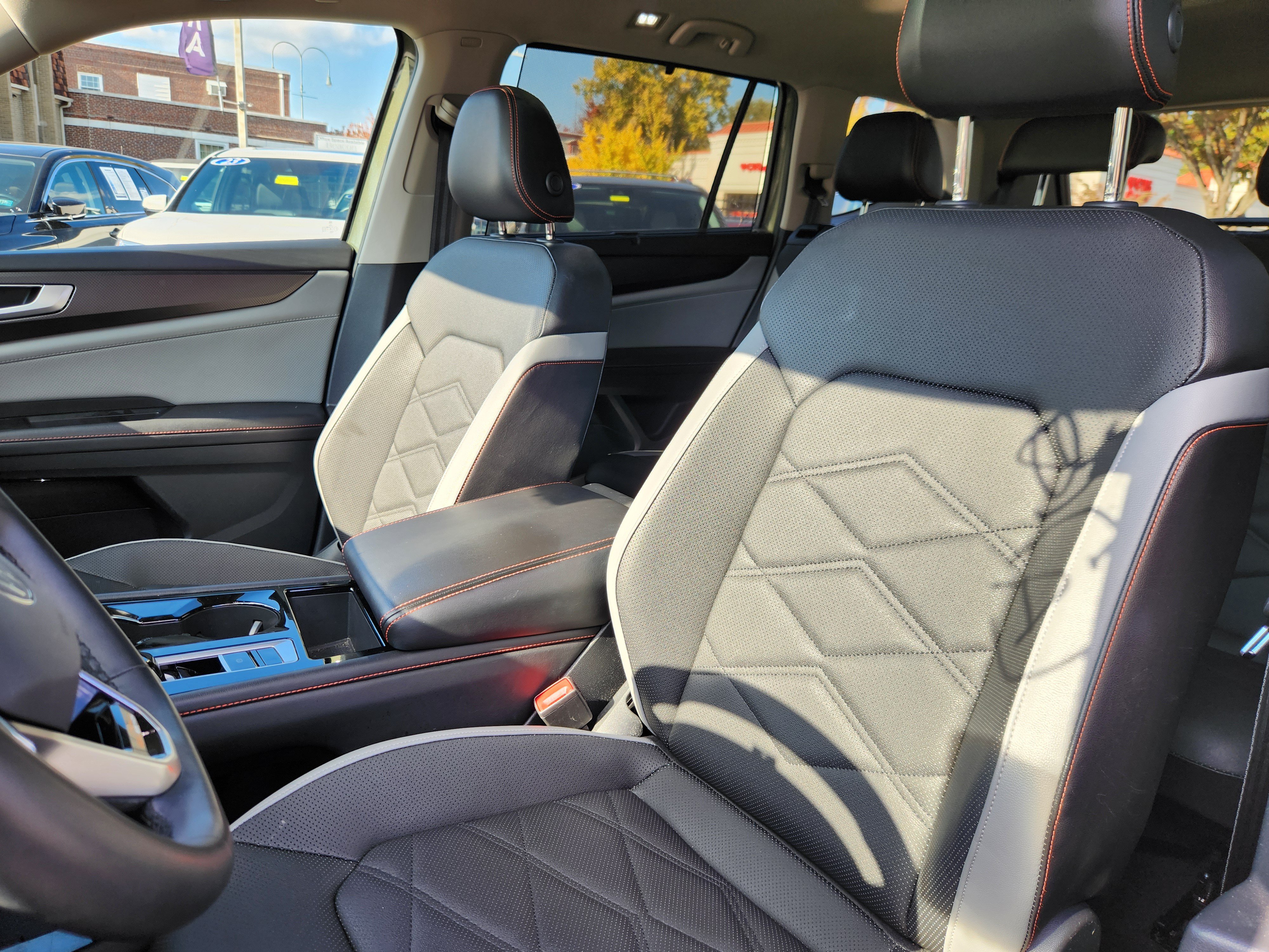 Used 2024 Volkswagen Atlas Peak Edition SE AWD/4WD image 8