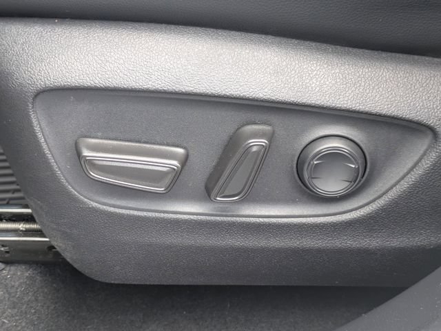Used 2023 Toyota Highlander XLE AWD/4WD image 21