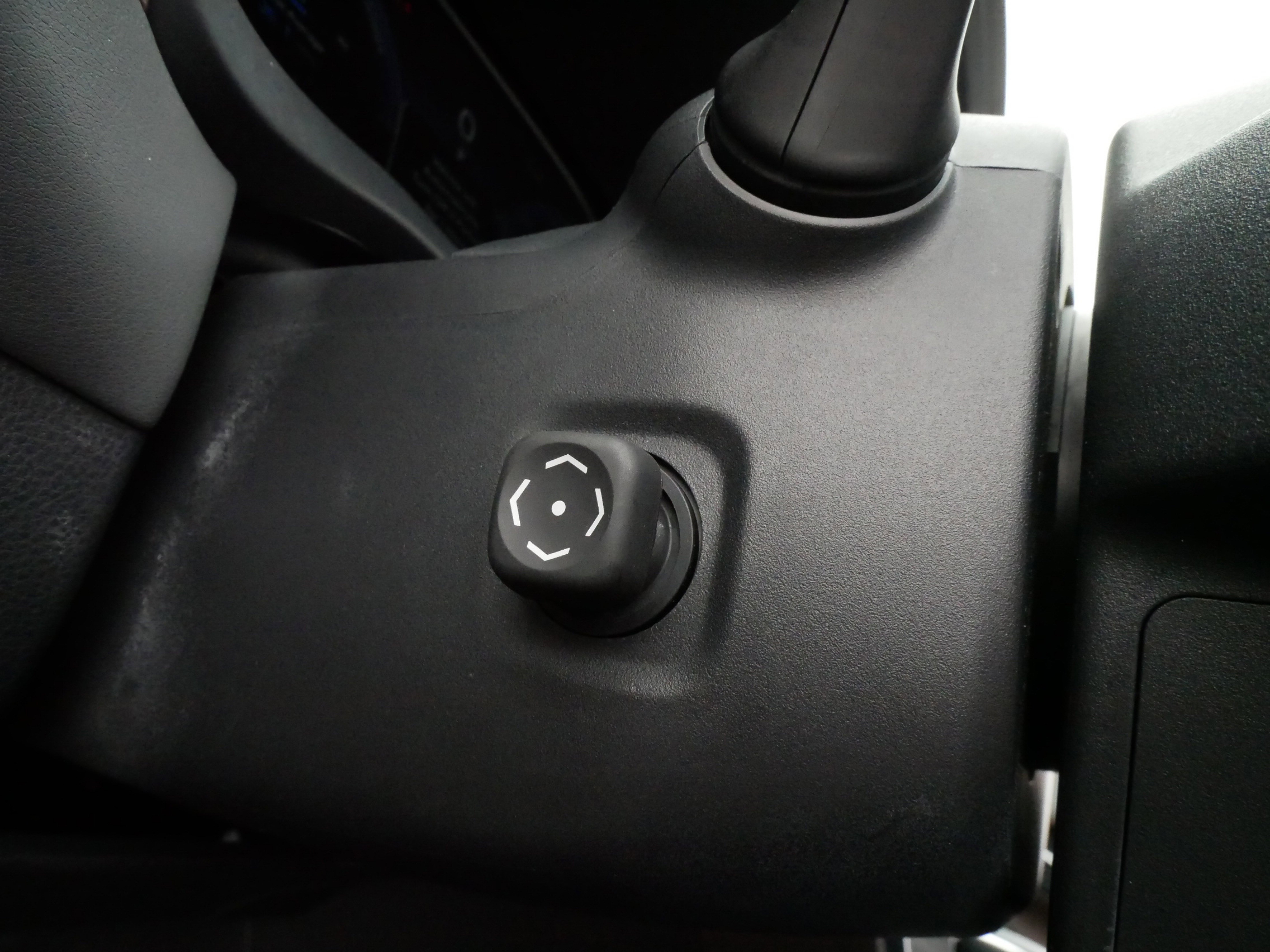 New 2024 Toyota Venza Limited image 28