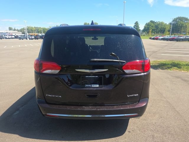 Used 2017 Chrysler Pacifica Limited w/ UConnect Theater Package FWD image 8