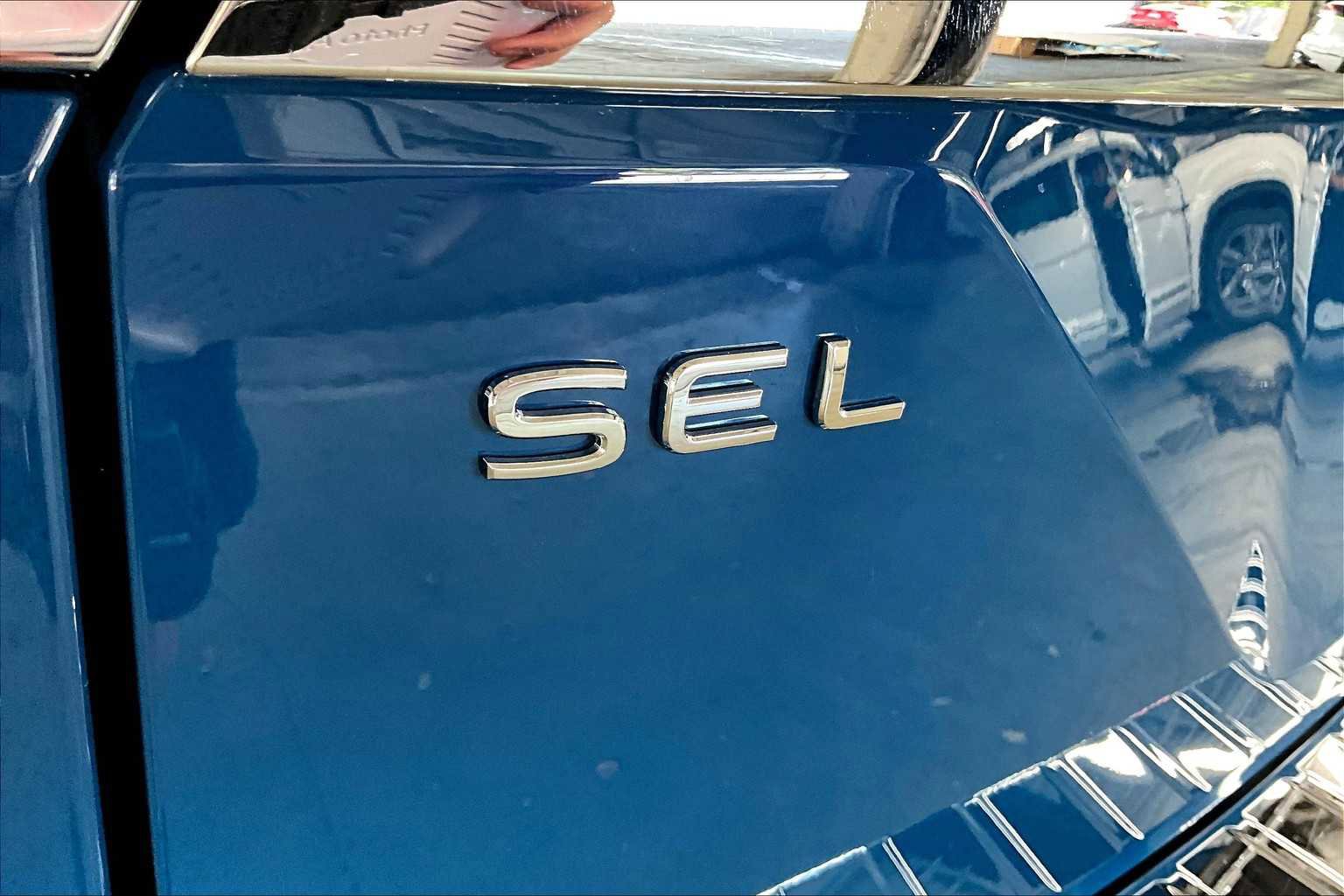 Used 2025 Volkswagen Atlas SEL Premium R-Line image 11