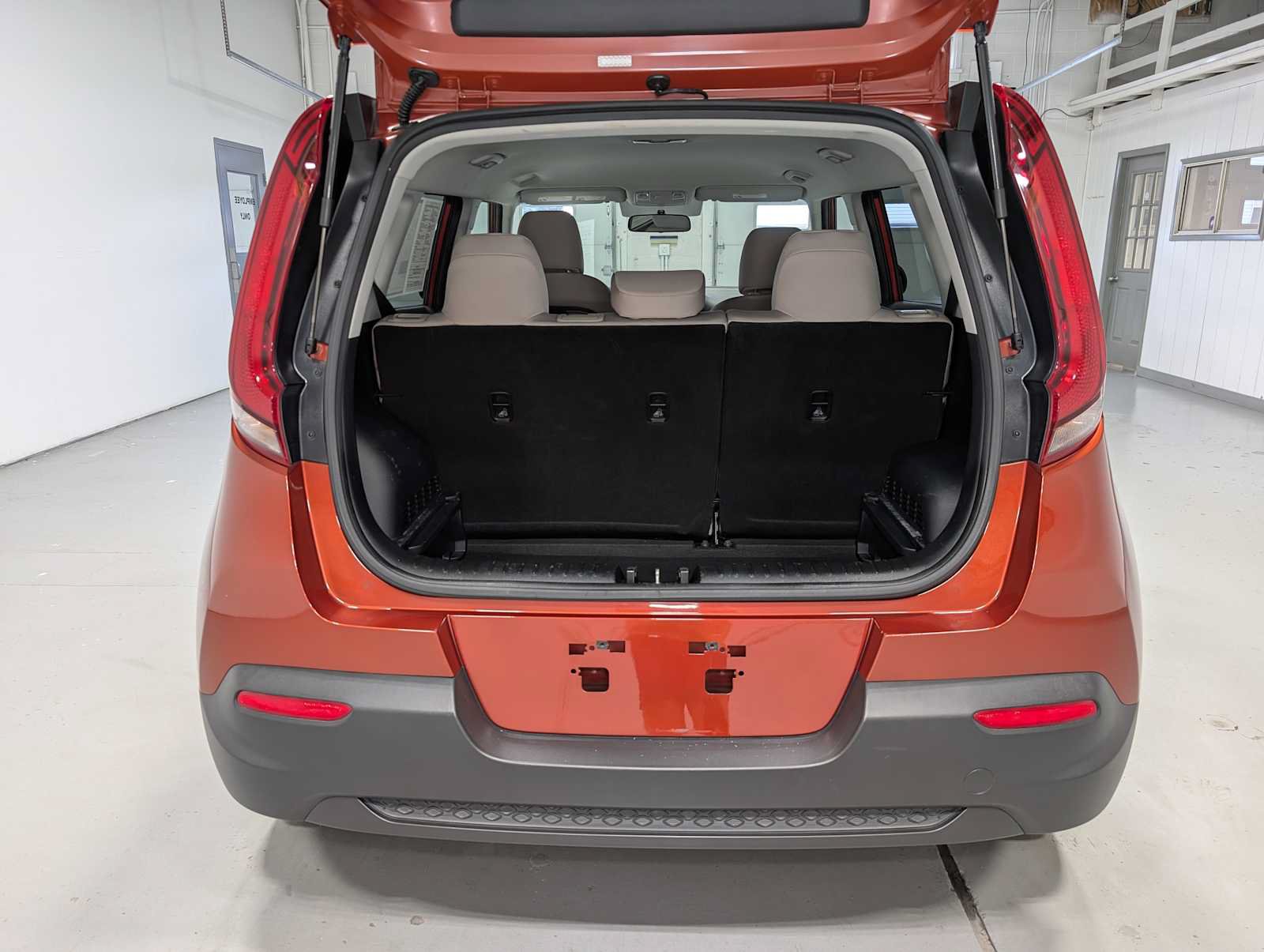 Certified 2021 Kia Soul LX FWD image 35