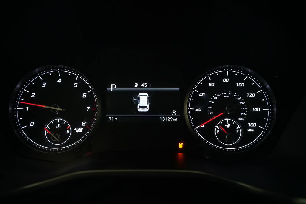 Used 2023 Hyundai Santa Fe SE FWD image 2