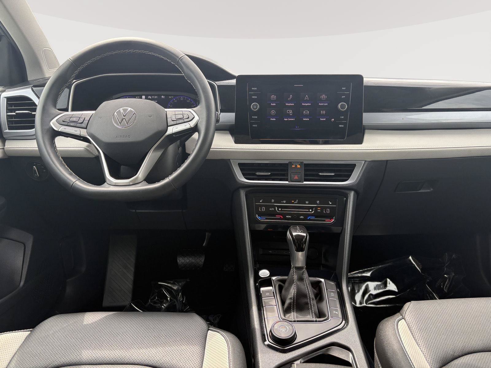 Certified 2025 Volkswagen Taos SEL AWD/4WD image 15