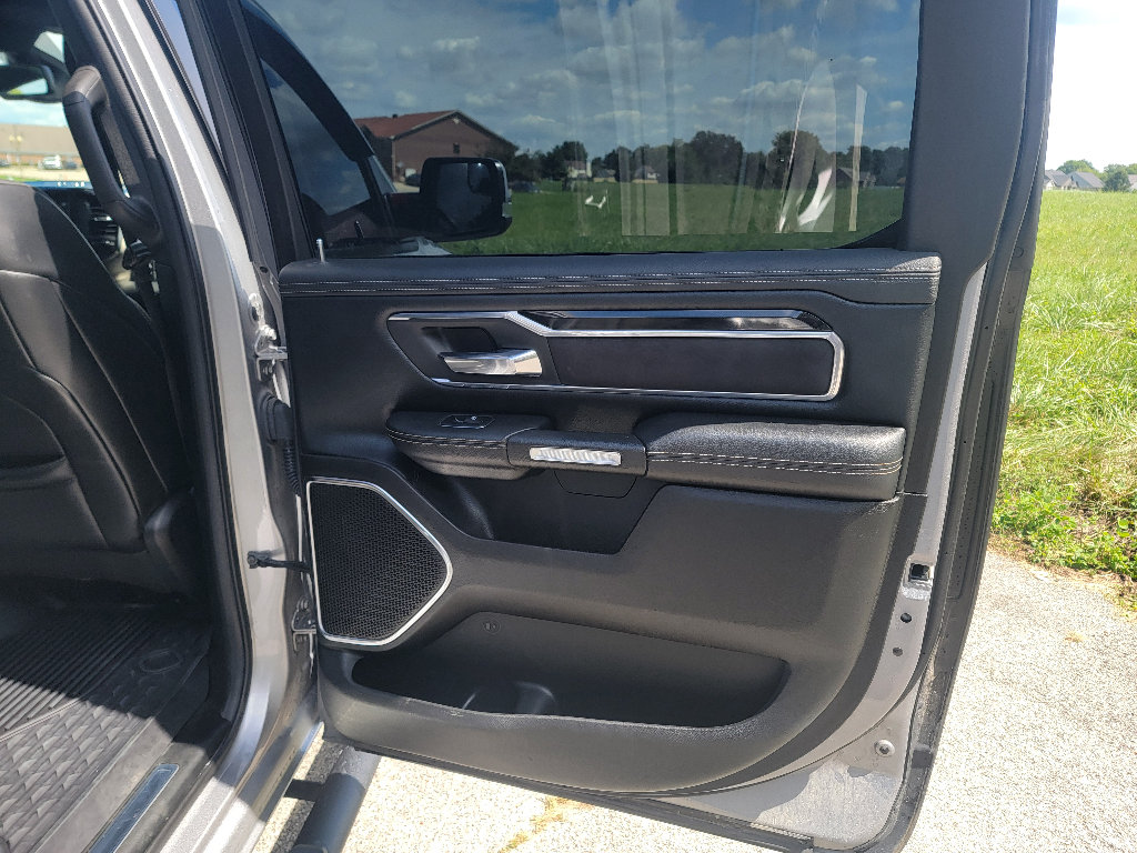 Used 2019 RAM 1500 Laramie w/ Sport Appearance Package AWD/4WD image 28