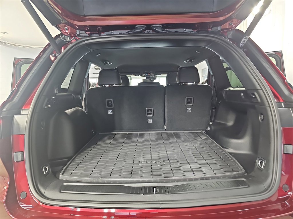 Used 2025 Jeep Grand Cherokee Limited image 15