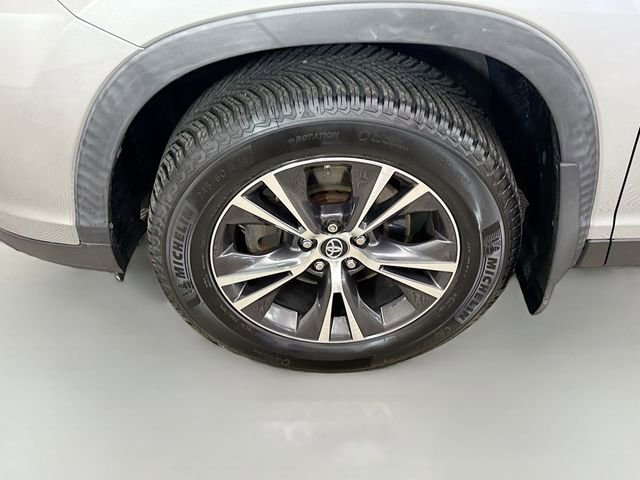 Used 2019 Toyota Highlander LE AWD/4WD image 30