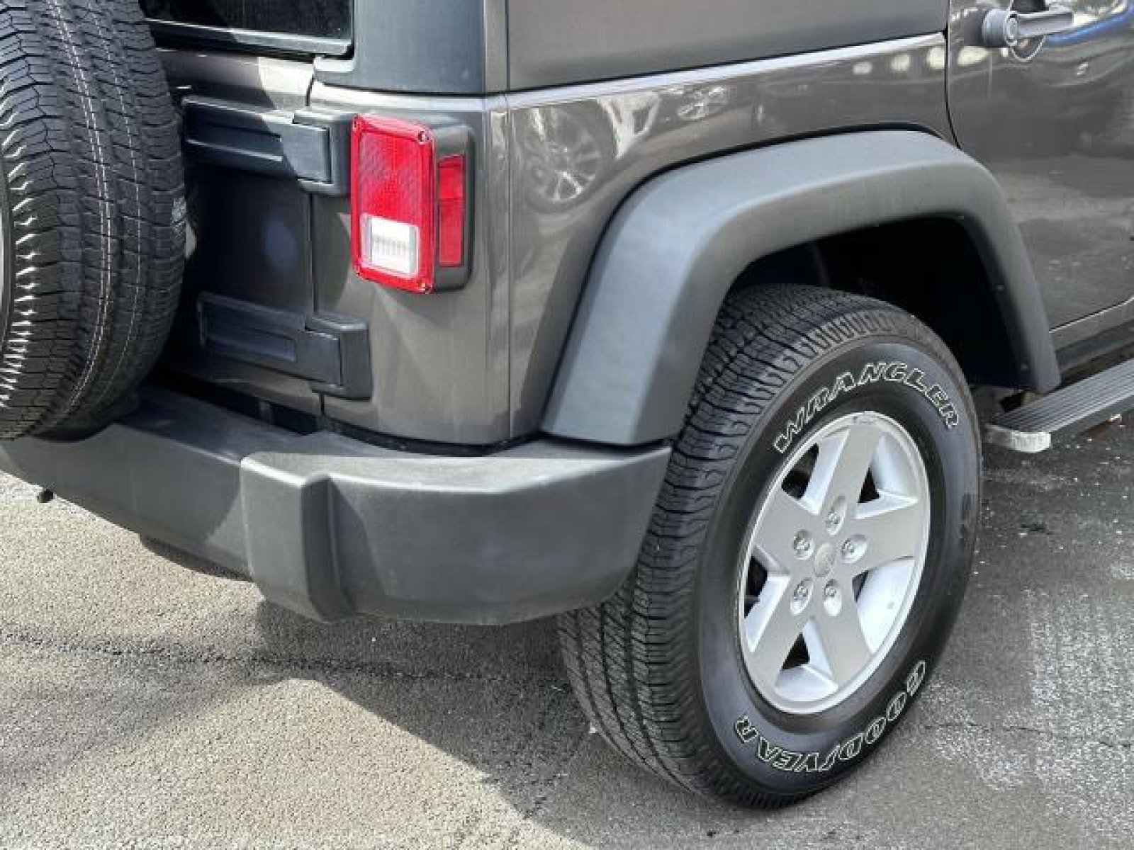 Used 2018 Jeep Wrangler Unlimited Sport S image 12