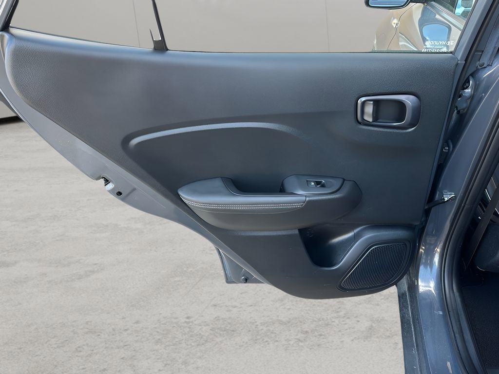 Used 2025 Hyundai Venue Limited image 25