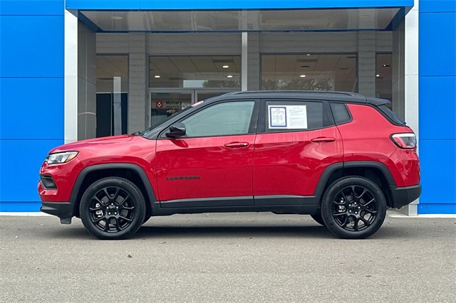 Used 2024 Jeep Compass Latitude w/ Convenience Group image 9