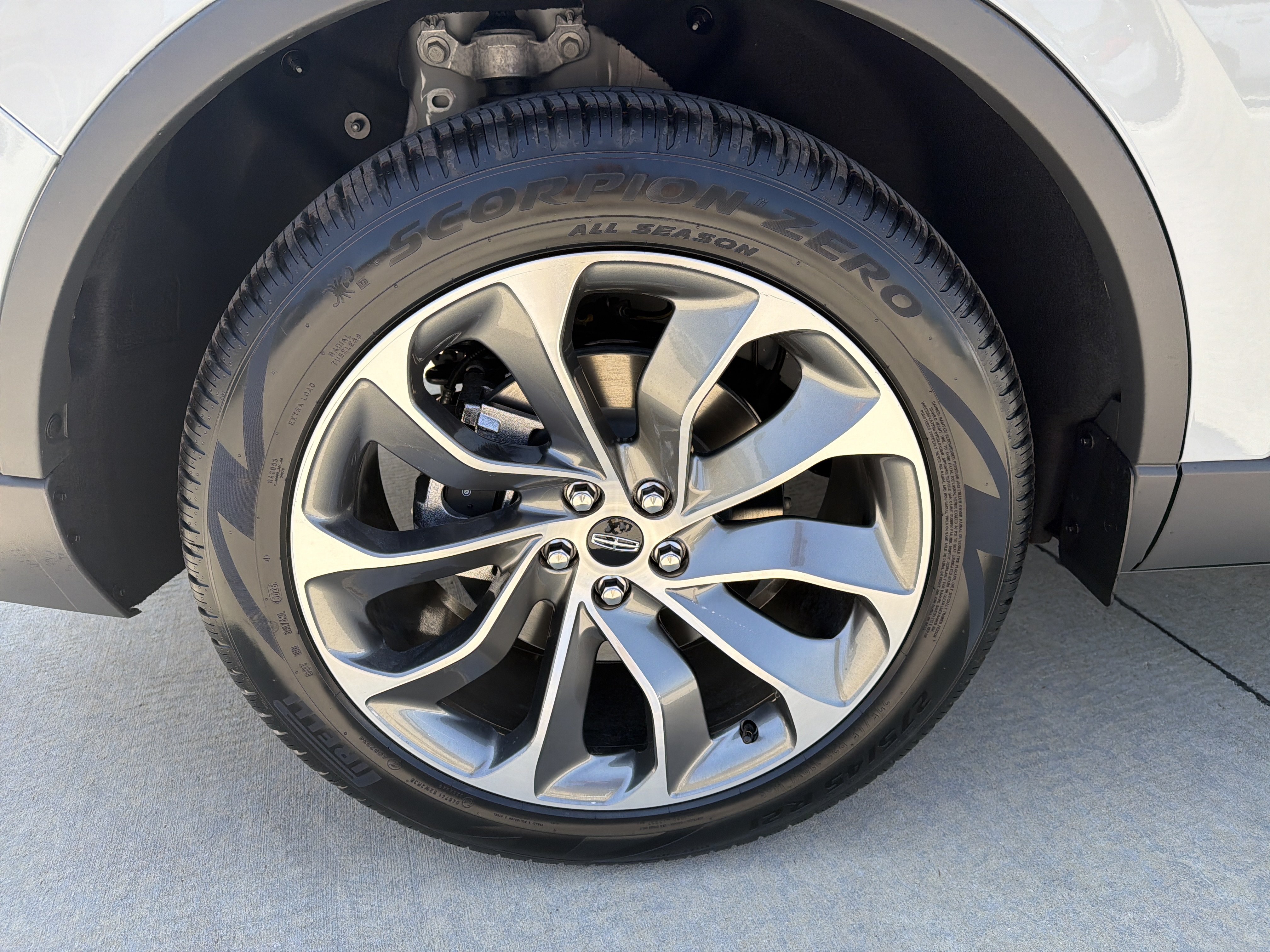 New 2027 Lincoln Aviator AWD image 9