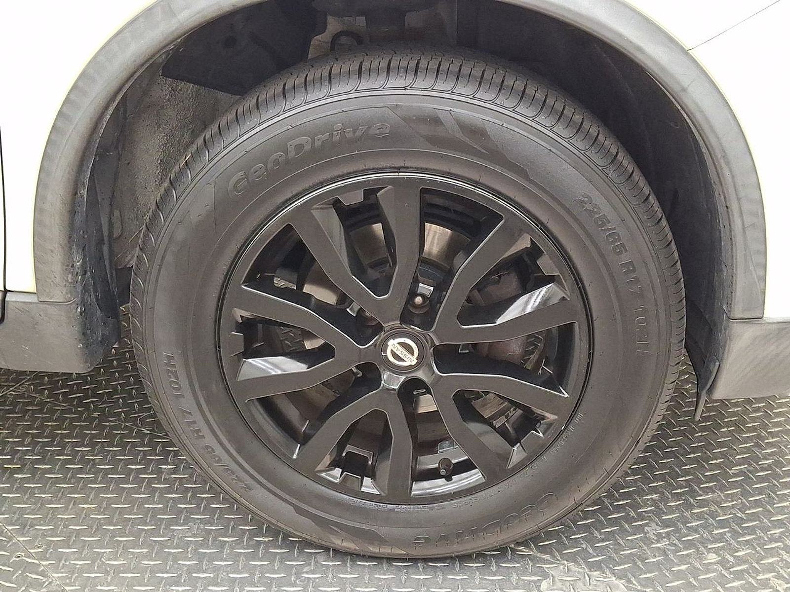 Used 2017 Nissan Rogue SV AWD/4WD image 30