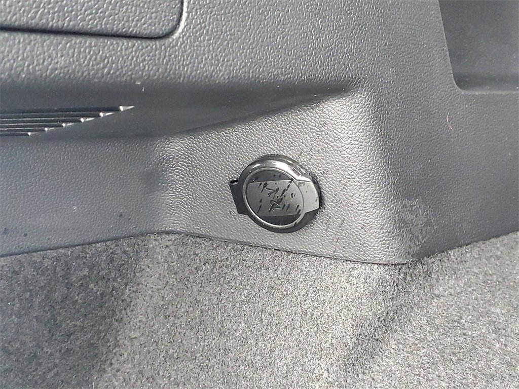 Used 2022 Volkswagen Tiguan SE R-Line image 10