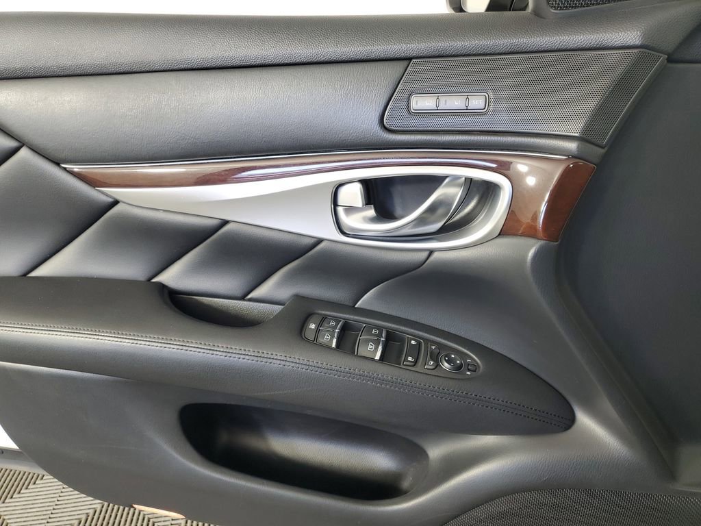 Used 2019 INFINITI Q70 Luxe w/ Proactive Package image 27