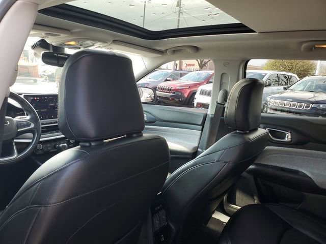 Used 2022 Jeep Compass Latitude w/ Sun and Sound Group AWD/4WD image 11