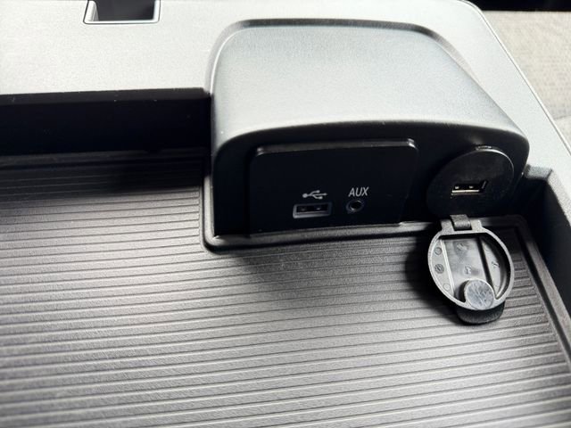 Used 2017 RAM 1500 Classic SLT w/ SLT Plus D←cor Group image 28