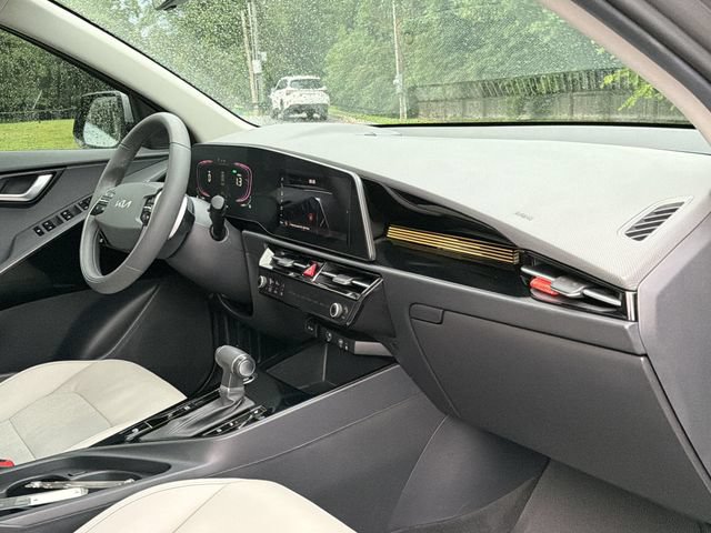 Used 2024 Kia Niro EX Touring FWD image 18