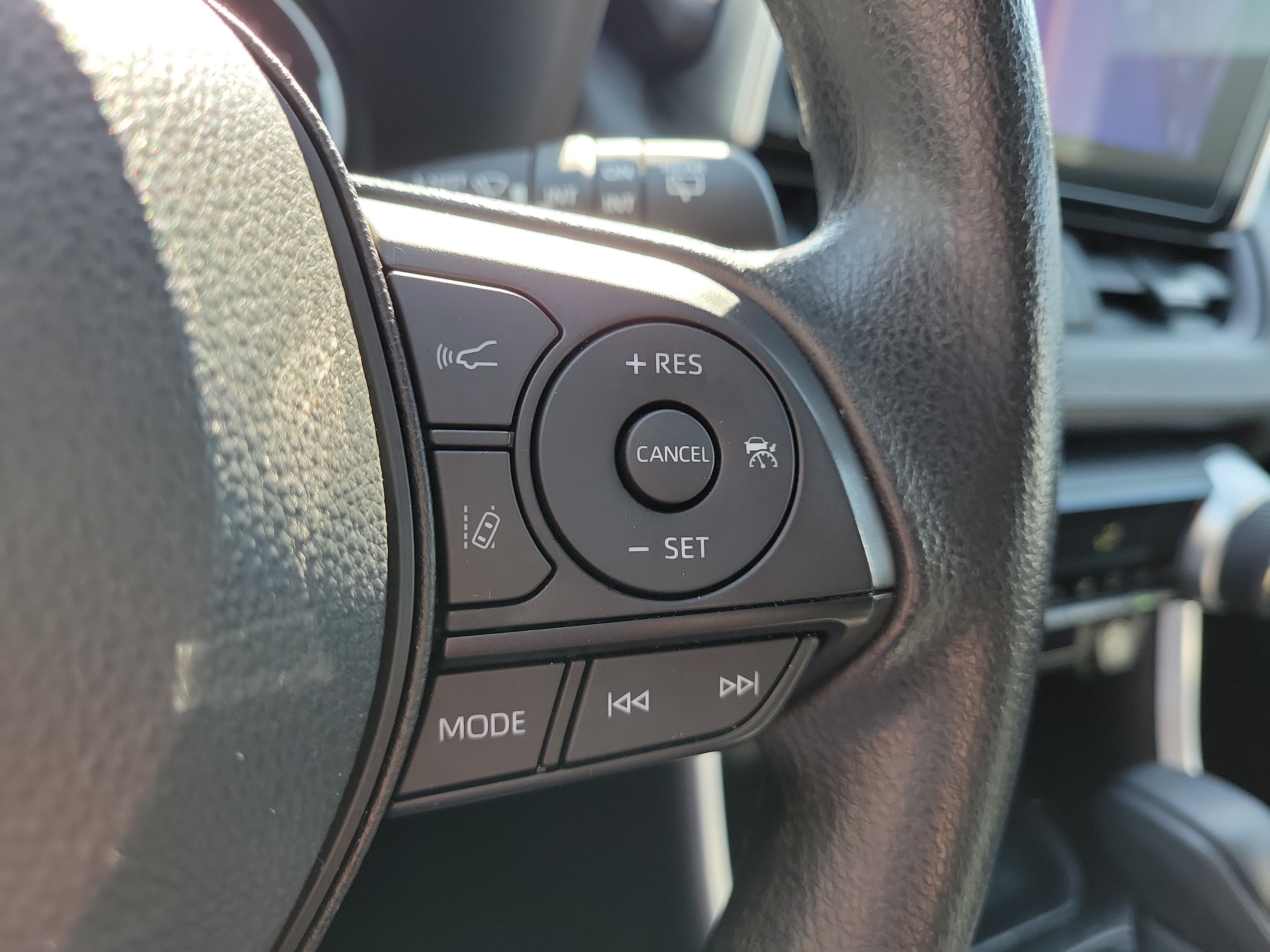 Used 2025 Toyota RAV4 XLE FWD image 24