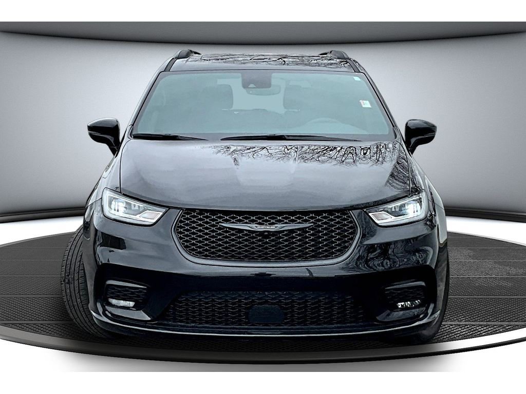 Used 2025 Chrysler Pacifica Limited image 4