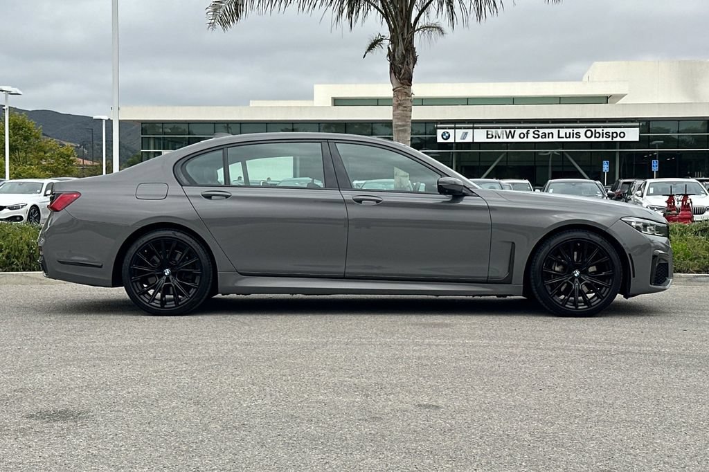 Used 2022 BMW 740i w/ M Sport Package RWD image 2