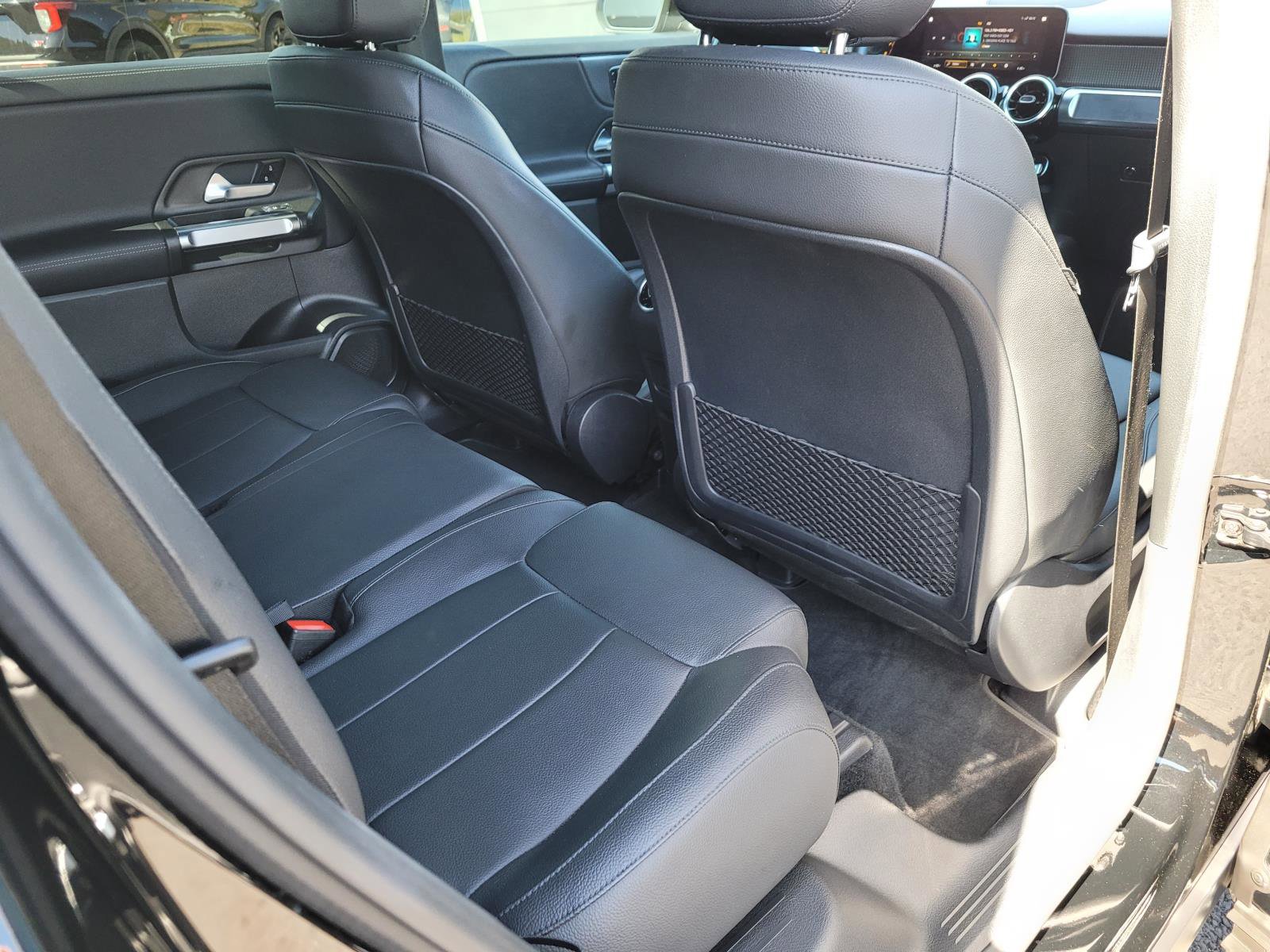 Used 2021 Mercedes-Benz GLB 250 4MATIC w/ Premium Package image 19