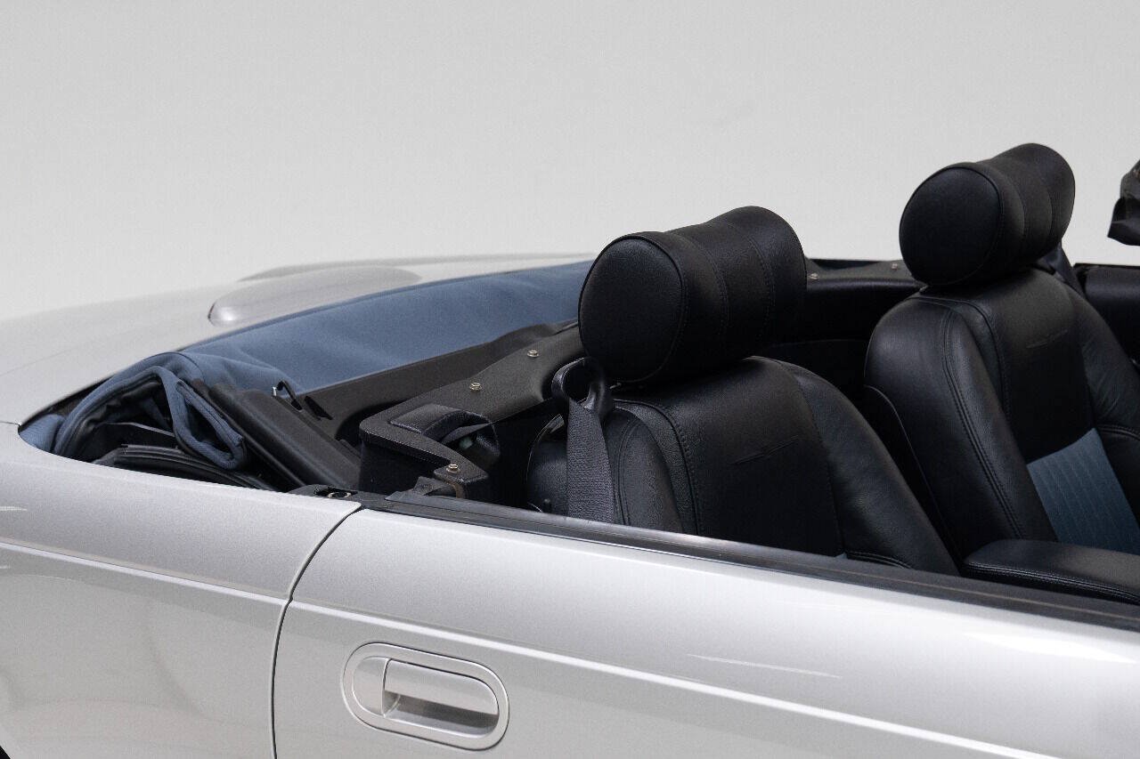 Used 2005 Ford Thunderbird RWD image 25