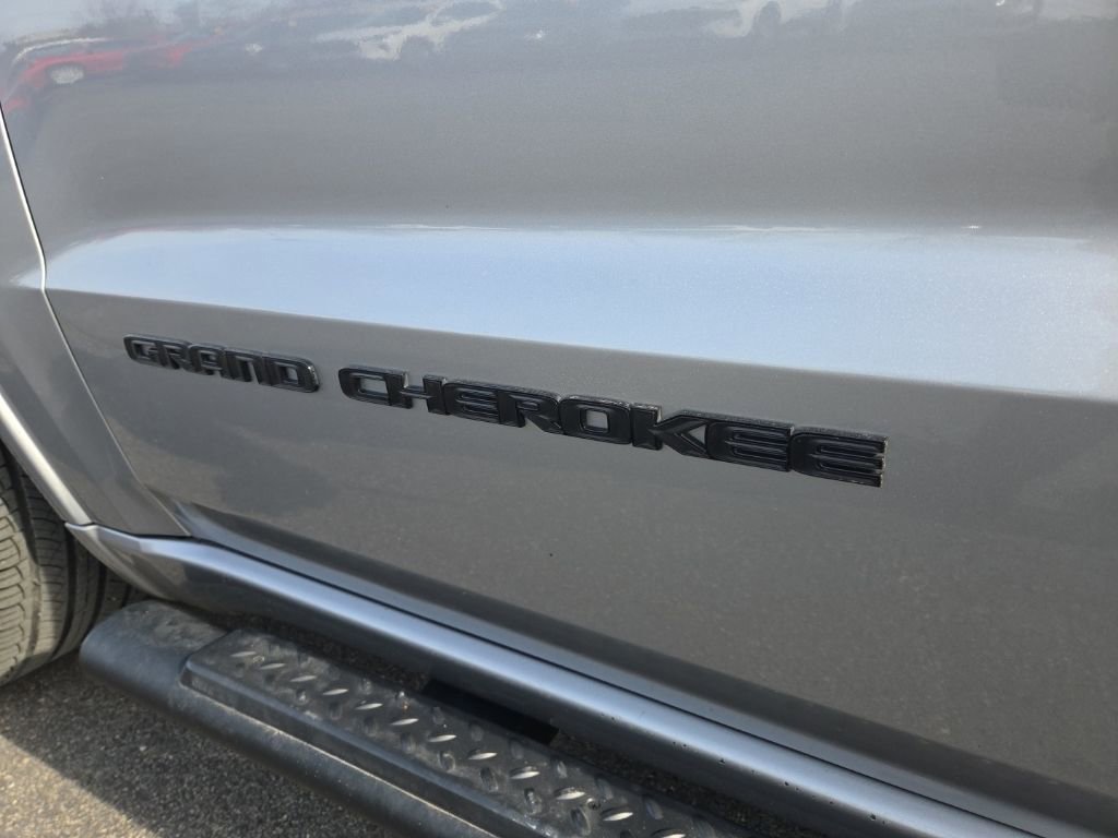 Used 2019 Jeep Grand Cherokee Altitude image 12