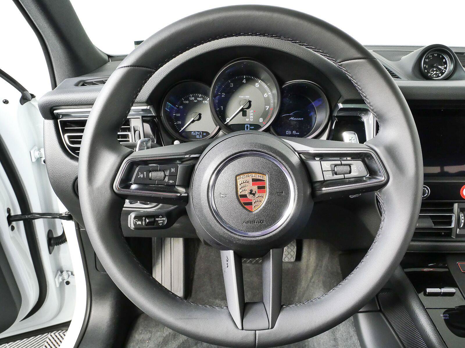 Certified 2025 Porsche Macan Turbo AWD/4WD image 10