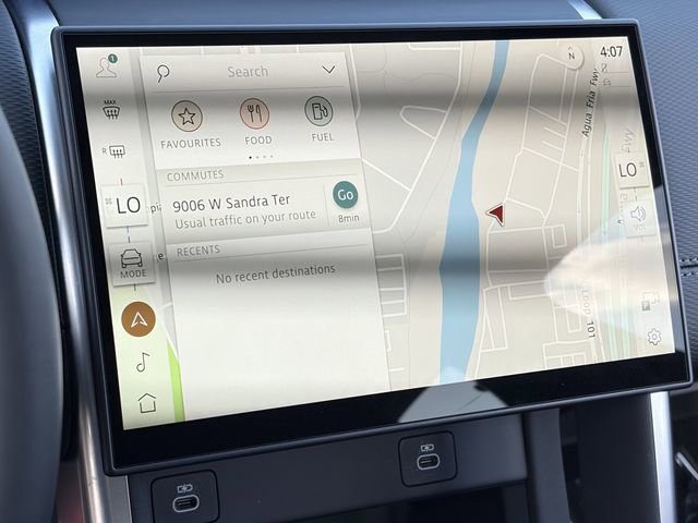 Used 2025 Land Rover Discovery Sport Dynamic SE image 14