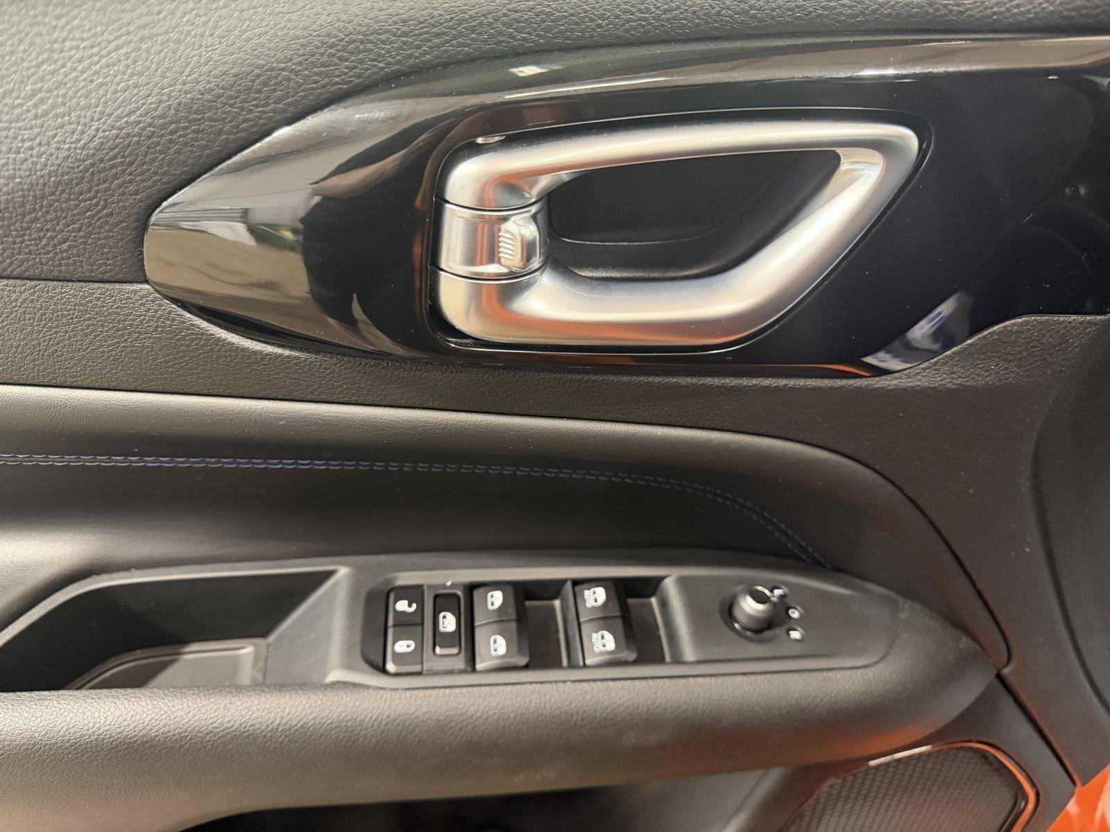 Used 2026 Jeep Compass Latitude AWD/4WD image 11